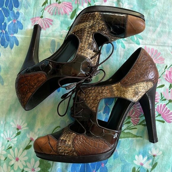 Stuart Weitzman Mixed Leather Tuxedo Lace Up Heels - 8 M (?) - Picture 3 of 16